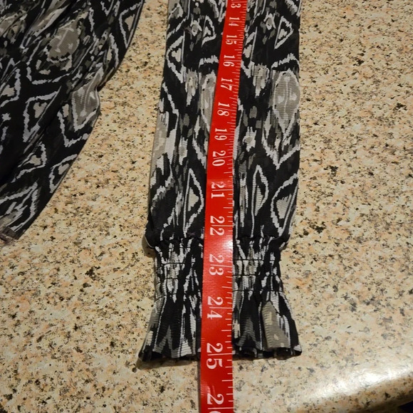 Rose+Olive  Stretchy Flared Bottom Long Sleeve Top Black & White Women sz Small - Picture 13 of 13